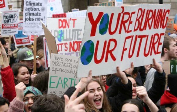 uk-52 Climate Change is Producing Anxiety Among UK Youth and Fear of Their Government’s Failure to Implement Better Climate Policies
