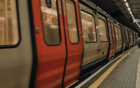 uk-85 Docklands Light Railway Service Shows Promise in Reducing Emissions in the UK