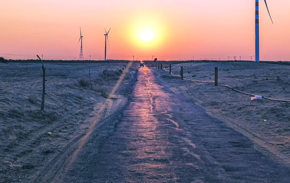 India 100 India: The Status of Solar and Wind Energy