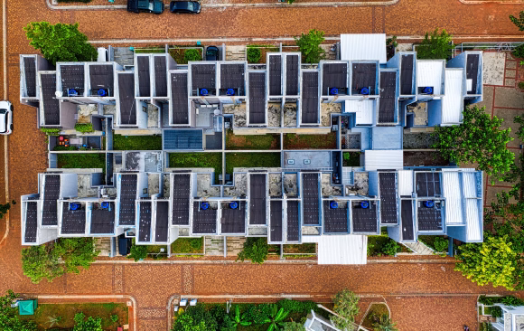 Indonesia 100 Indonesia: The Status of Solar and Wind Energy