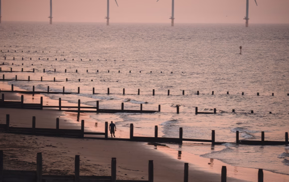 UK 100 UK: The Status of Solar and Wind Energy